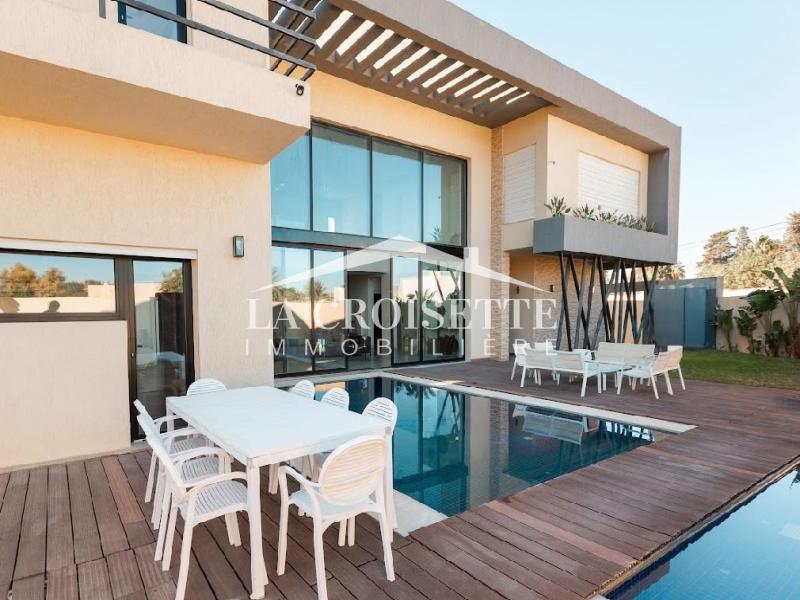 Villa meublée S+4 avec piscine à La Soukra